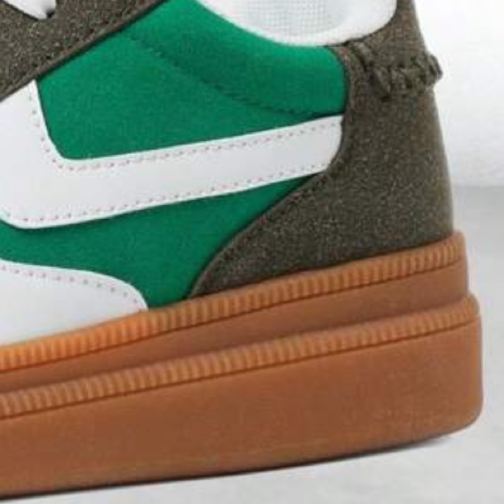 RETRO♦️♦️SUPER CUTE MID-TOP SNEAKER - Picture 9 of 11